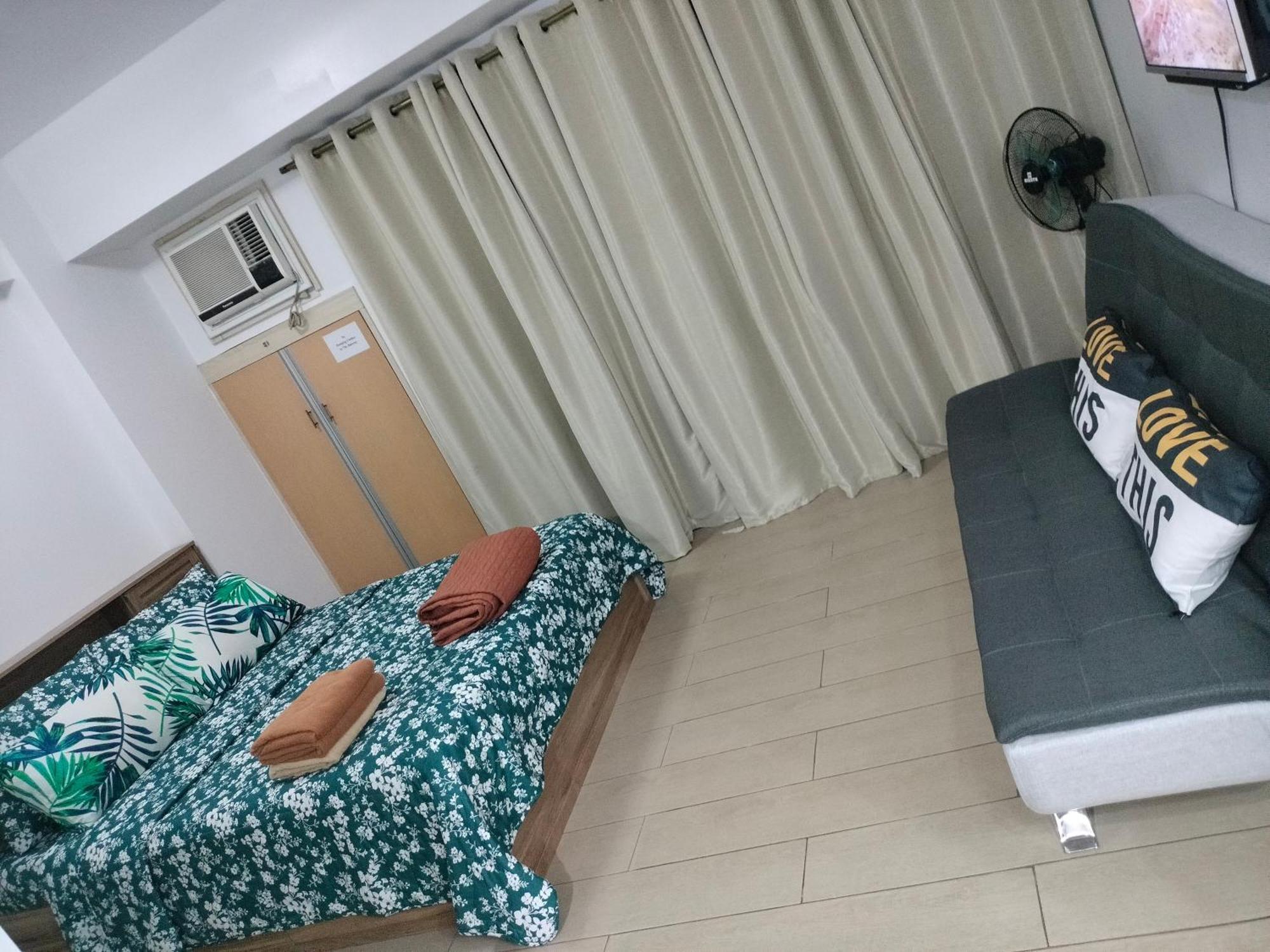 Condotel Near Airport Pasay Kültér fotó